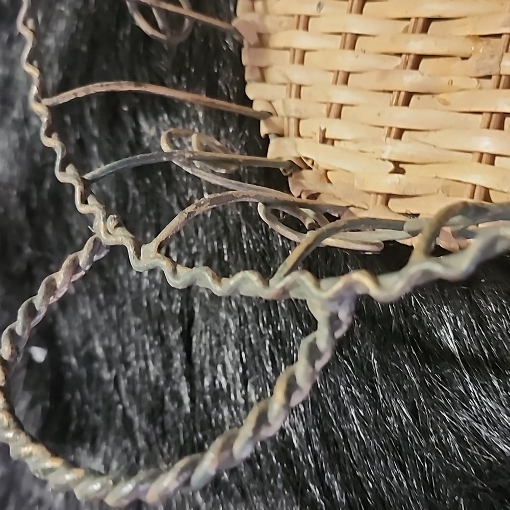 Elegant Woven Basket with Metal Accents. Vintage. - Picture 2 of 6